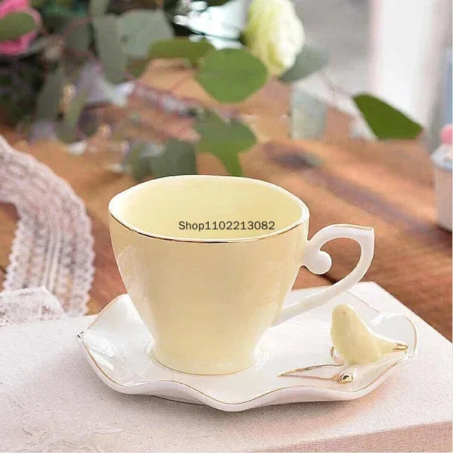 Exquisite Butterfly Bird Top Bone China 220ml Coffee Cup Saucer Free Spoon Ceramic European Porcelain Tea Mug Mugs Coffee Cups