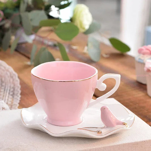 Exquisite Butterfly Bird Top Bone China 220ml Coffee Cup Saucer Free Spoon Ceramic European Porcelain Tea Mug Mugs Coffee Cups