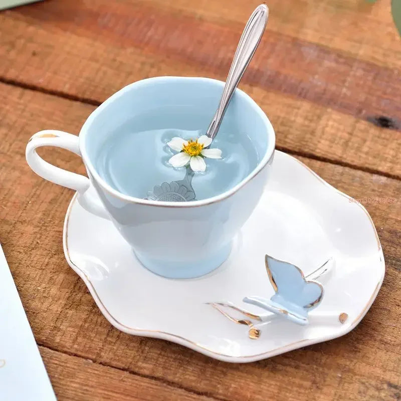 Exquisite Butterfly Bird Top Bone China 220ml Coffee Cup Saucer Free Spoon Ceramic European Porcelain Tea Mug Mugs Coffee Cups