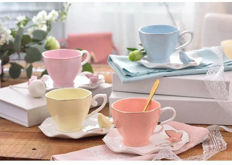 Exquisite Butterfly Bird Top Bone China 220ml Coffee Cup Saucer Free Spoon Ceramic European Porcelain Tea Mug Mugs Coffee Cups